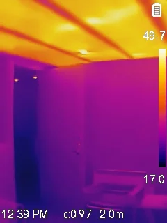 Termografía de una recámara terminada con el techo radiante encendido