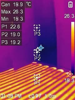 Termografía del piso radiante DomoFLEX con lecturas de temperatura uniformes en la superficie